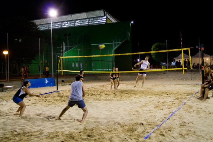 Voley playa nocturno