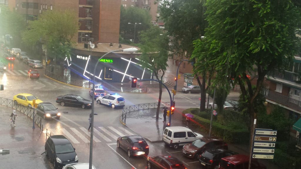 lluvia corte calle fuenlabrada