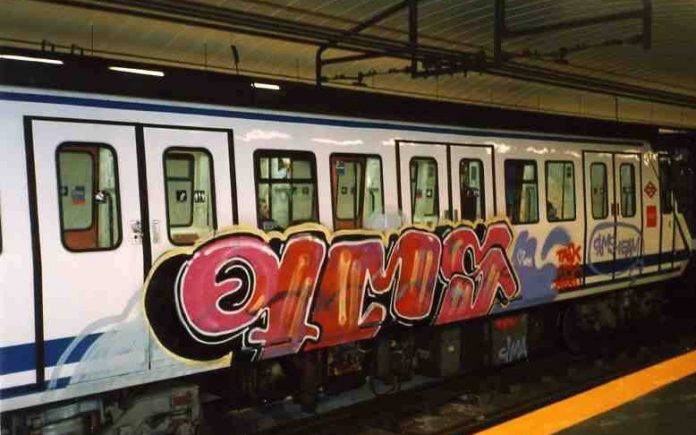 grafitis en metro