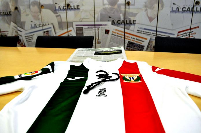 Nueva_camiseta_CD-Leganés_09